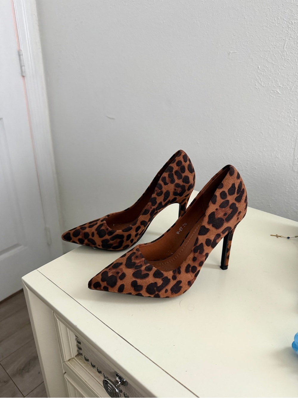 WUZIMEI Leopard Print Pointed-Toe Heels